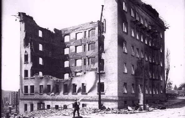 Damage after the 1906 earthquake.