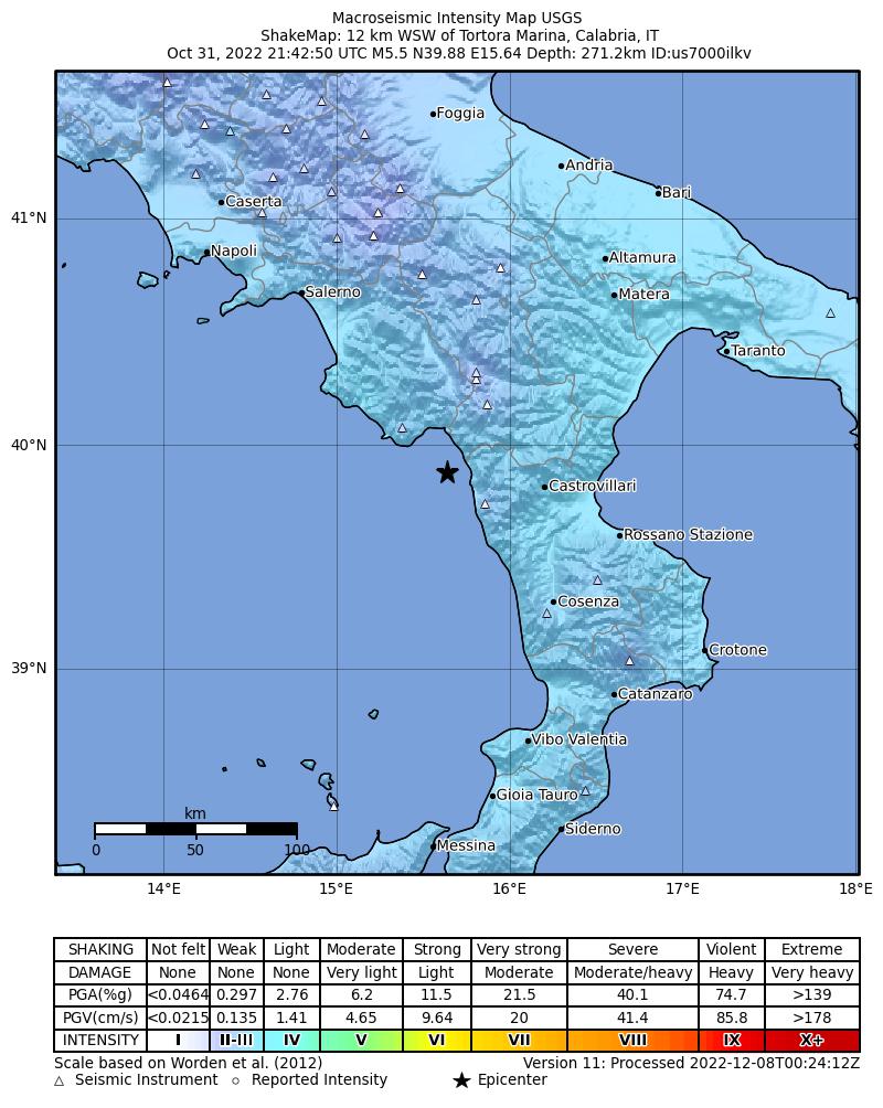 USGS ShakeMap intensity contours for the M5.5 earthquake near 12 km WSW of Tortora Marina, Italy